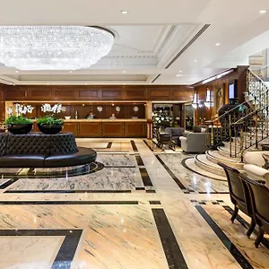 Radisson Blu Hotel, London Heathrow מלון